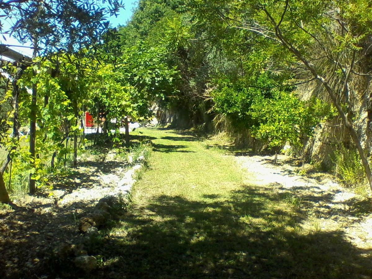 The Country Path B&B Toffia Luaran gambar